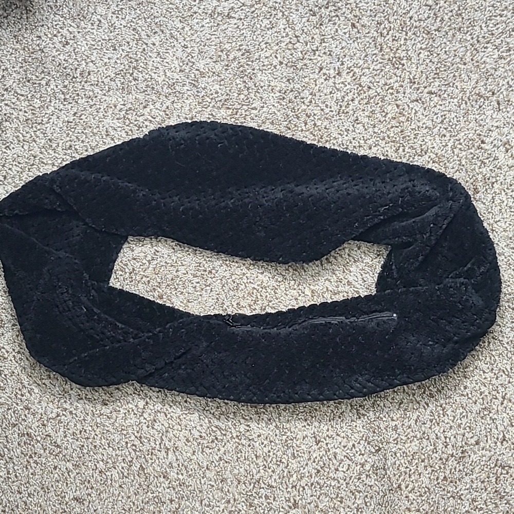 SHOLDIT Infinity Pocket Scarf